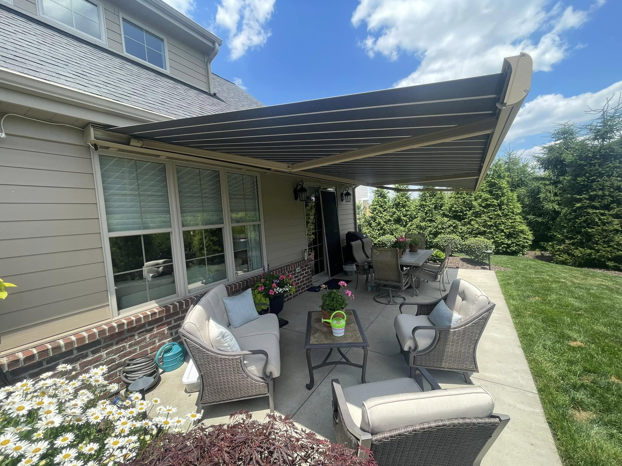 retractable awning